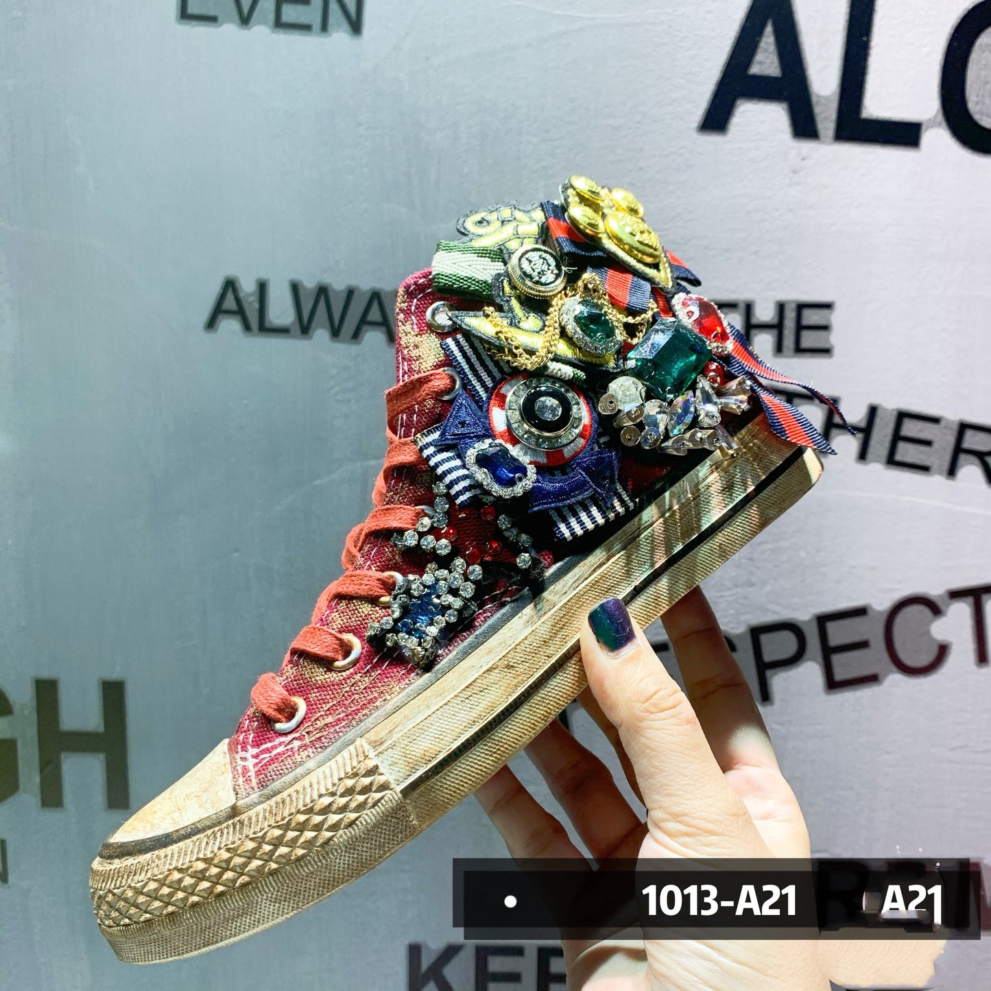 Beaded Medal British Style Flat Canvas High Bang Canvas Shoes